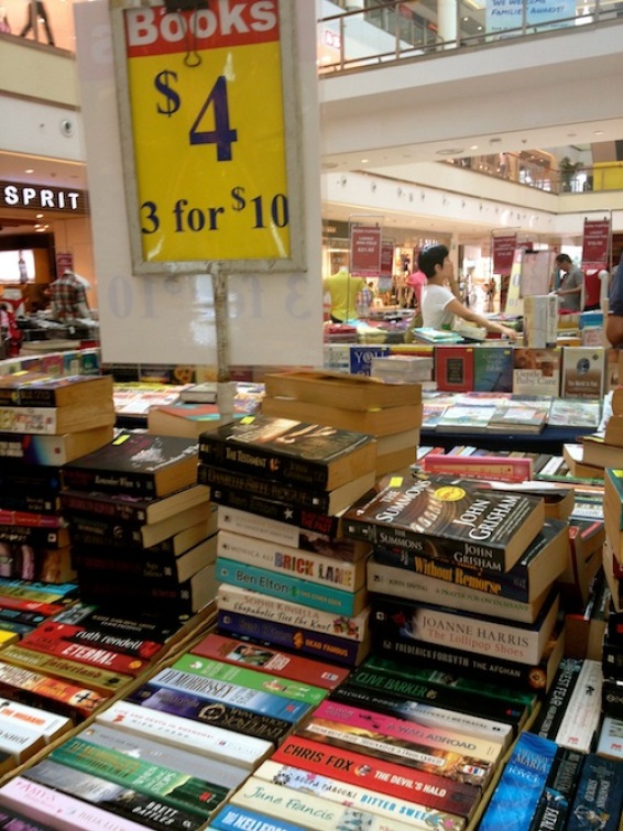 https://gatheringbooks.wordpress.com/2013/10/20/bhe-75-book-fairs-in-singapore-book-bargain-love-part-1-of-3/
