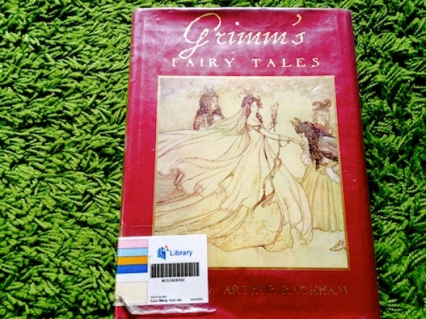 https://gatheringbooks.wordpress.com/2014/02/03/monday-reading-of-rackhams-fairy-tales-and-blackwells-book-art/