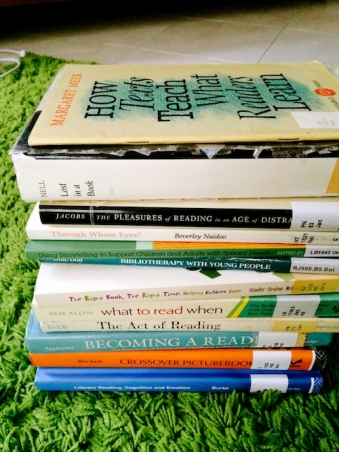 https://gatheringbooks.wordpress.com/2014/03/09/bhe-96-reading-about-reading/