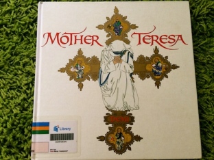 https://gatheringbooks.org/2014/12/24/nonfiction-wednesday-women-of-god-in-nonfiction-picturebooks-mother-teresa-by-demi-and-jonah-winters-the-secret-world-of-hildegard/